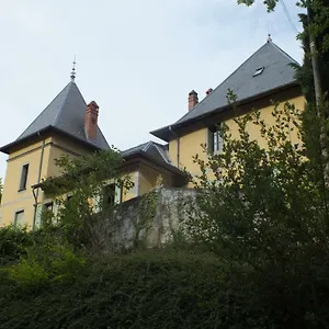 chateau-du-donjon.hotels-rhonealpes.com/